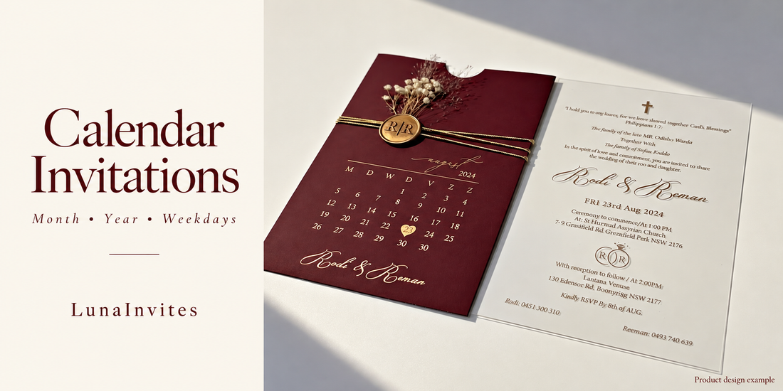Composição com IA da LunaInvites: envelope bordô de calendário e convite acrílico transparente junto de guia Calendar Invitations; foto da loja identificada como exemplo de design de produto.