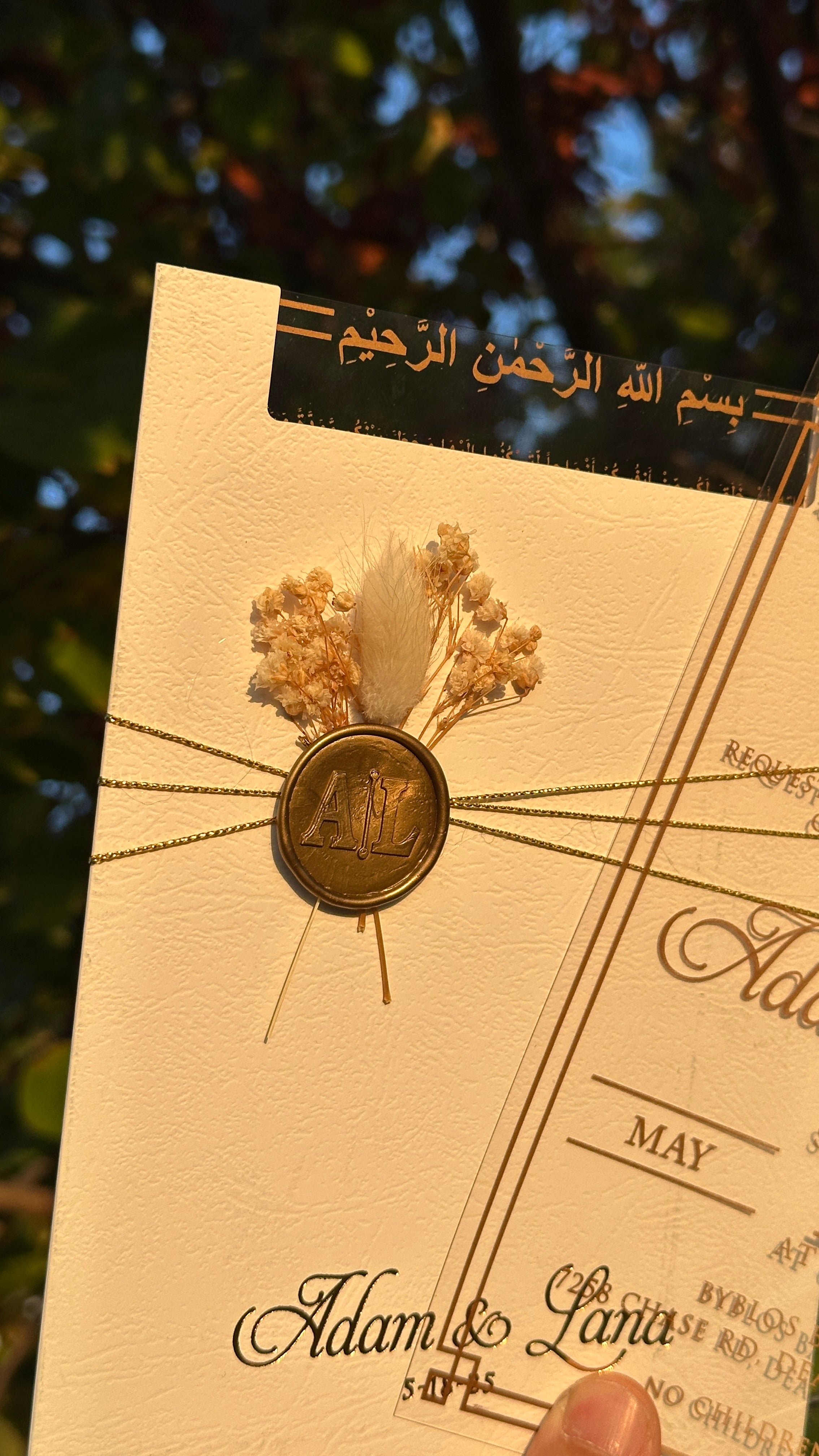 Luxury Clear Acrylic Wedding Invitation with Gold Foil, White Envelope, Wax Seal & Dried Flowers - LunaInvites