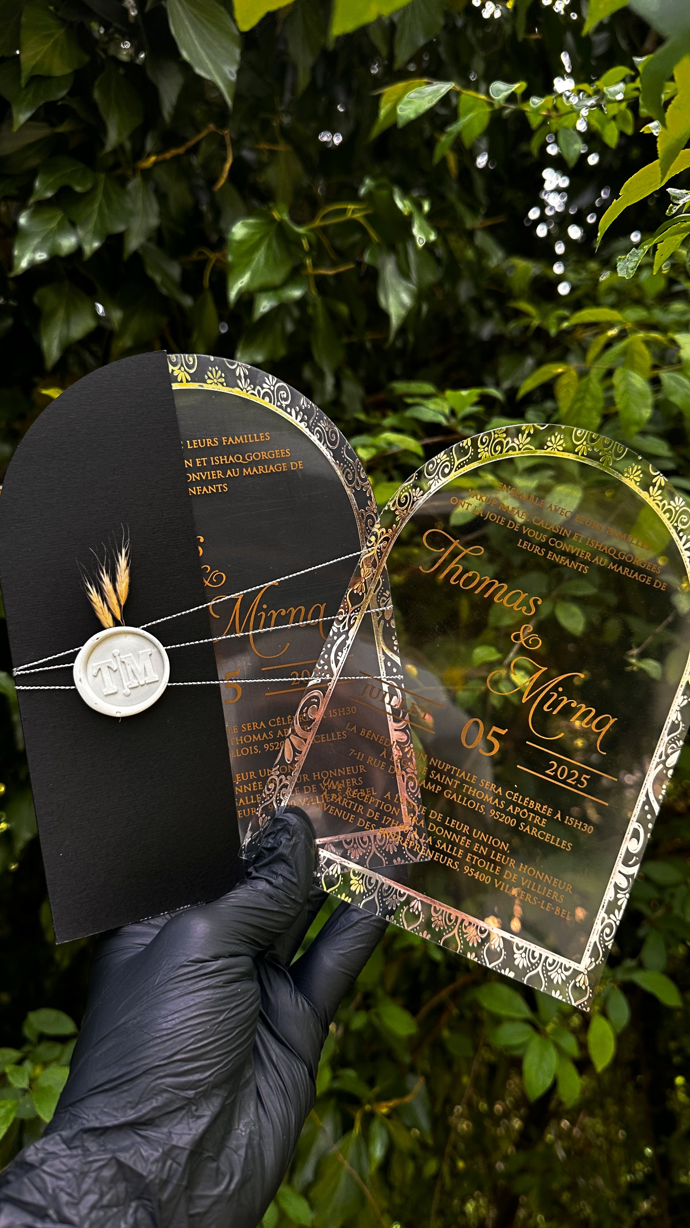 Arched Acrylic Wedding Invitation with Gold Frame and Black Envelope - LunaInvites