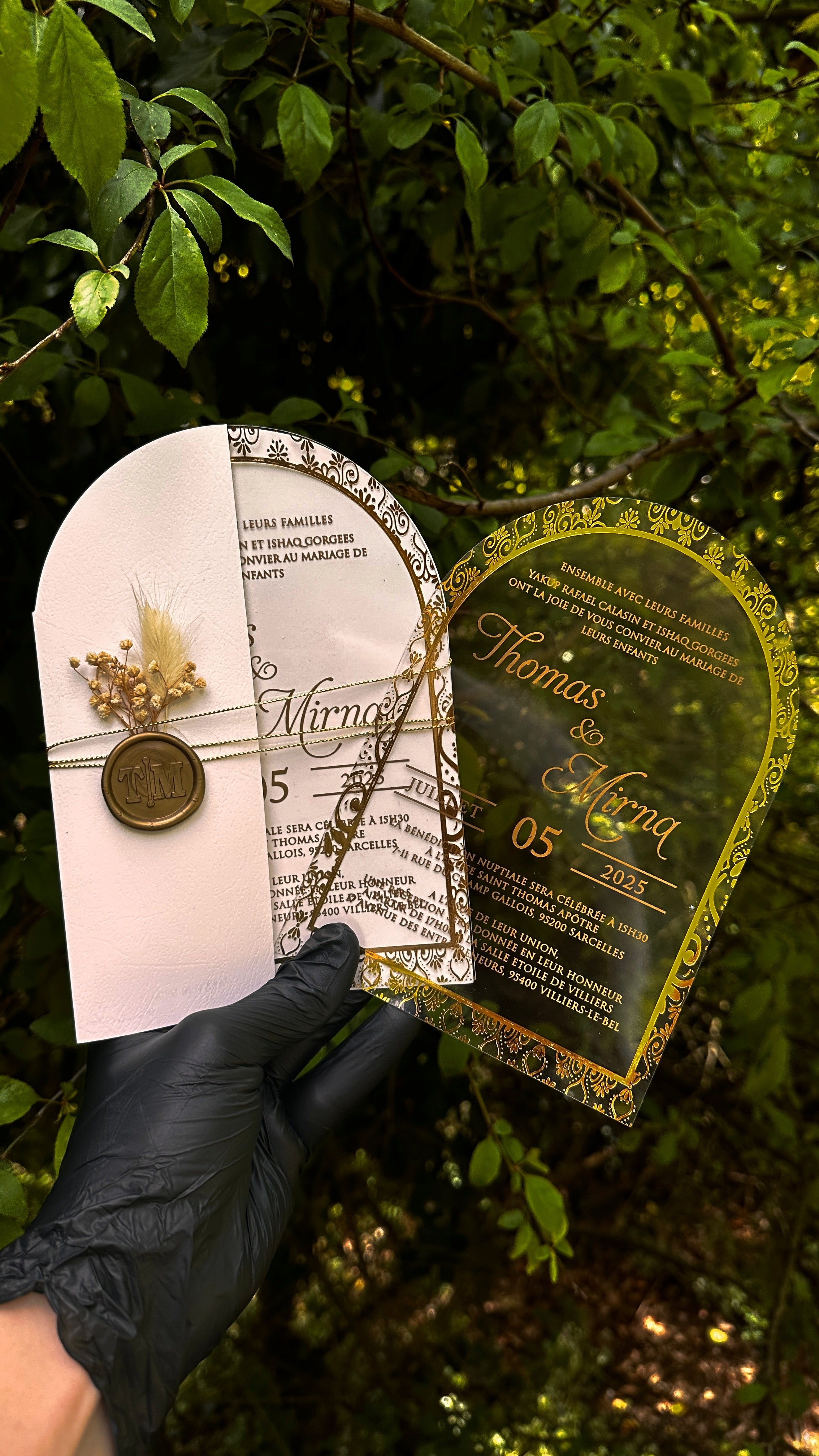 Luxury Arched Acrylic Wedding Invitation with Gold Frame and White Envelope - LunaInvites