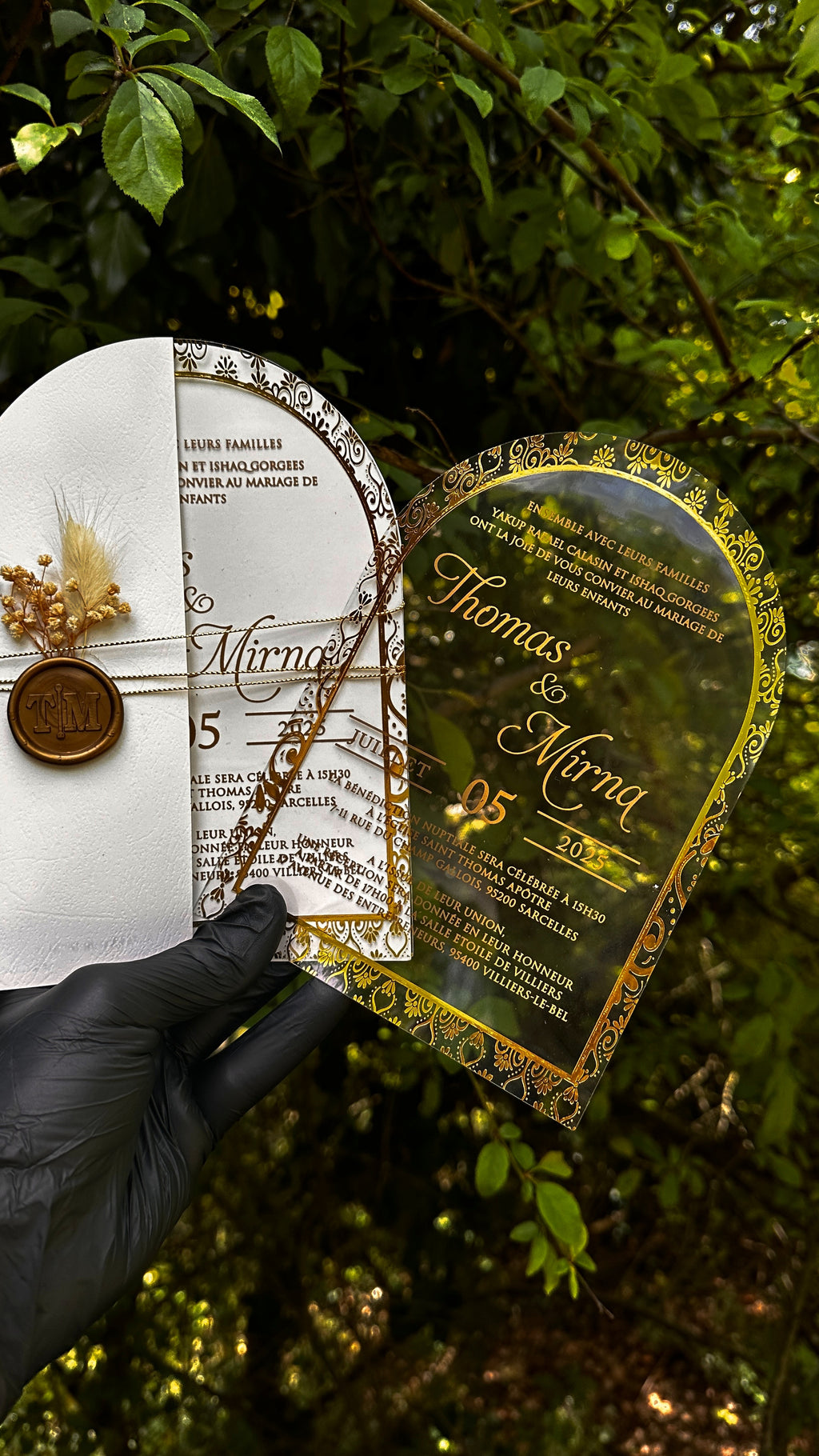 Luxury Arched Acrylic Wedding Invitation with Gold Frame and White Envelope - LunaInvites