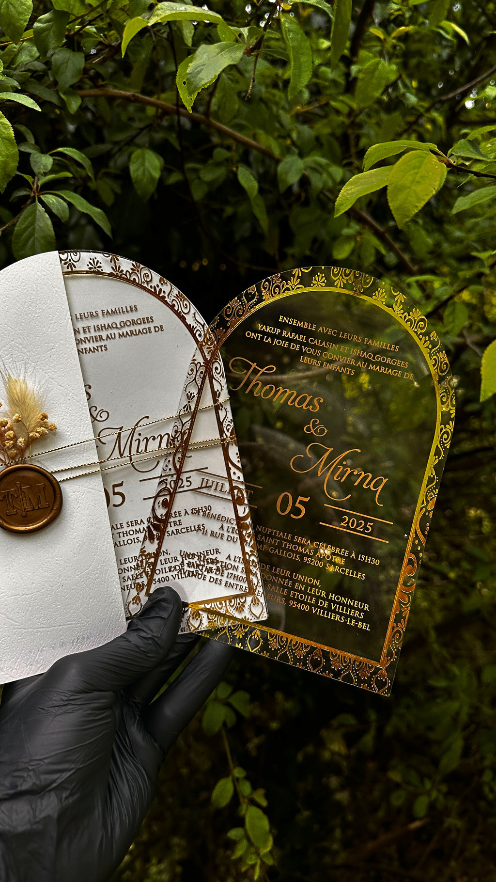 Luxury Arched Acrylic Wedding Invitation with Gold Frame and White Envelope - LunaInvites