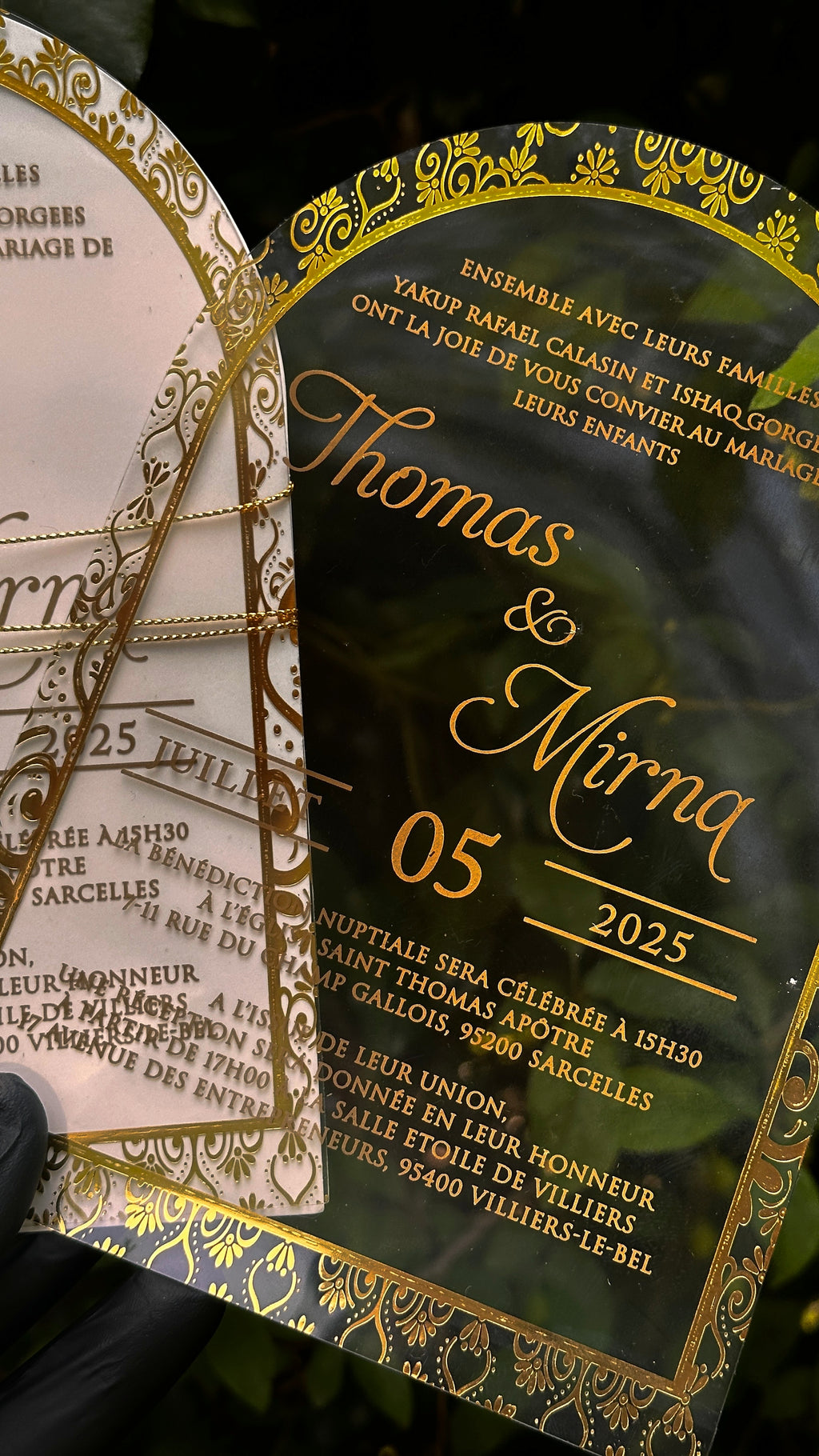 Luxury Arched Acrylic Wedding Invitation with Gold Frame and White Envelope - LunaInvites