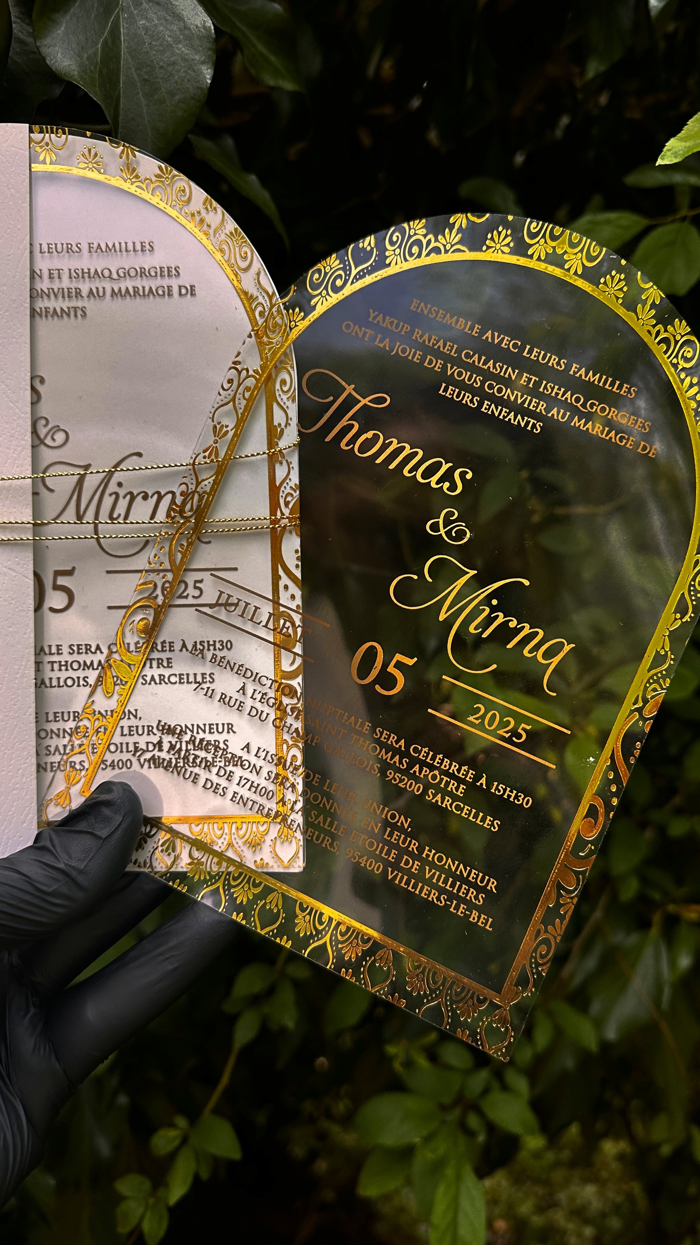 Luxury Arched Acrylic Wedding Invitation with Gold Frame and White Envelope - LunaInvites