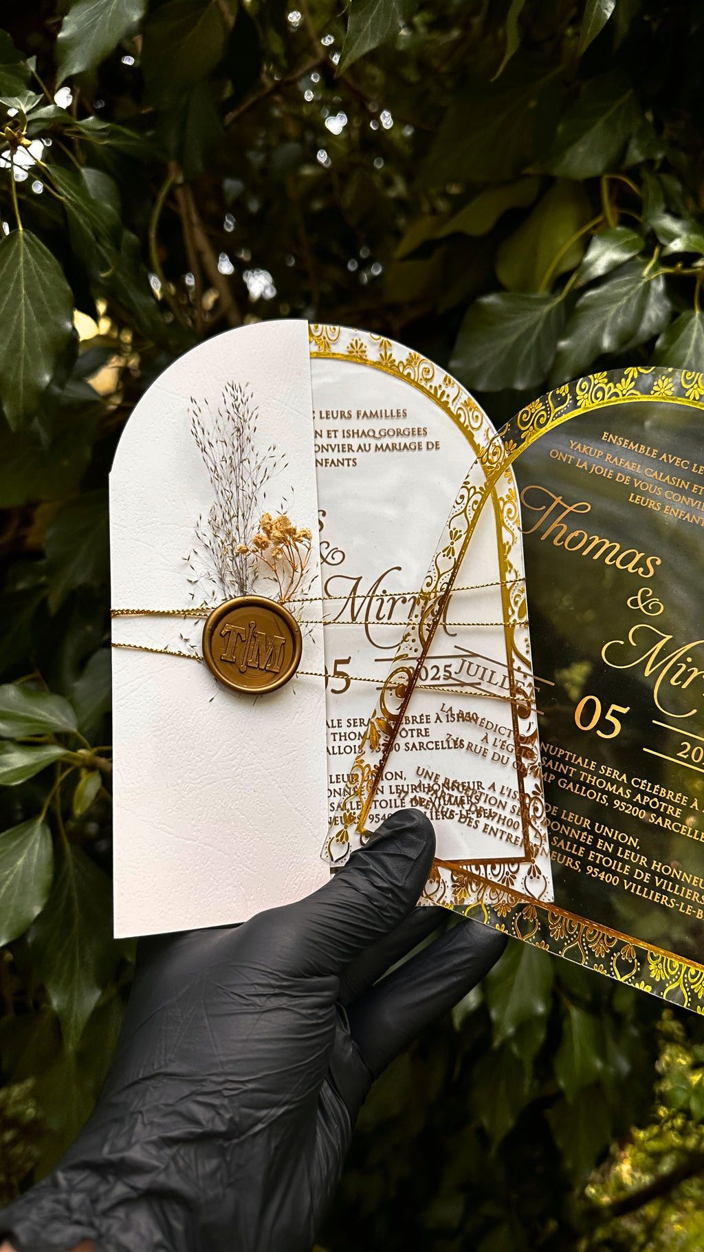 Arch Acrylic Wedding Invitation with White Envelope, Gold Wax Seal & Dried Flowers - LunaInvites