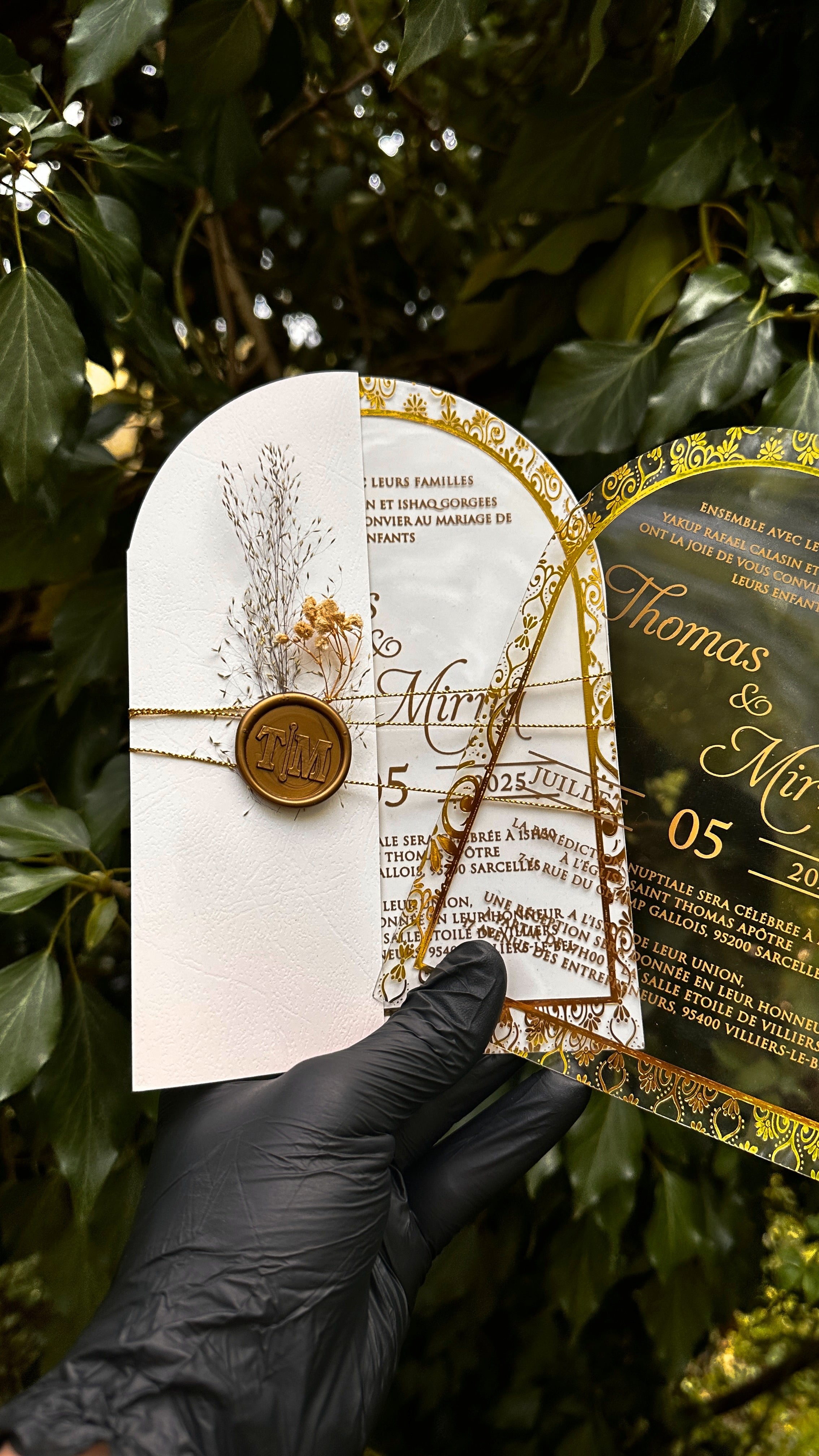 Arch Acrylic Wedding Invitation with White Envelope, Gold Wax Seal & Dried Flowers - LunaInvites