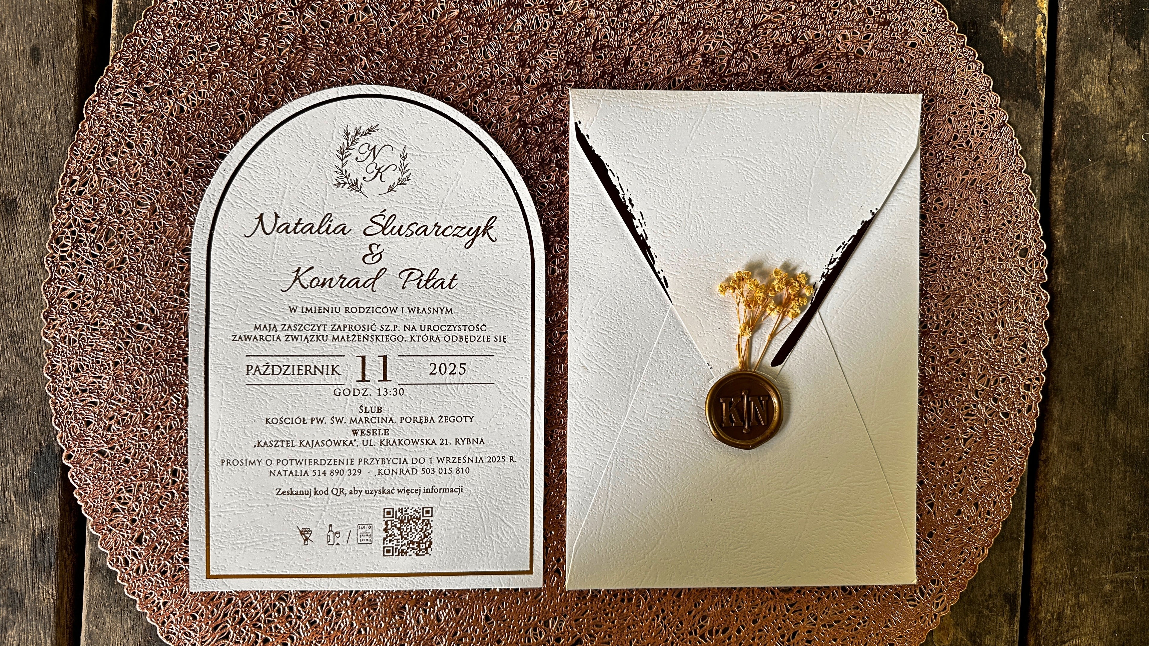 Arch Wedding Invitations with White Envelope, Gold Wax Seal & Dried Flower - LunaInvites