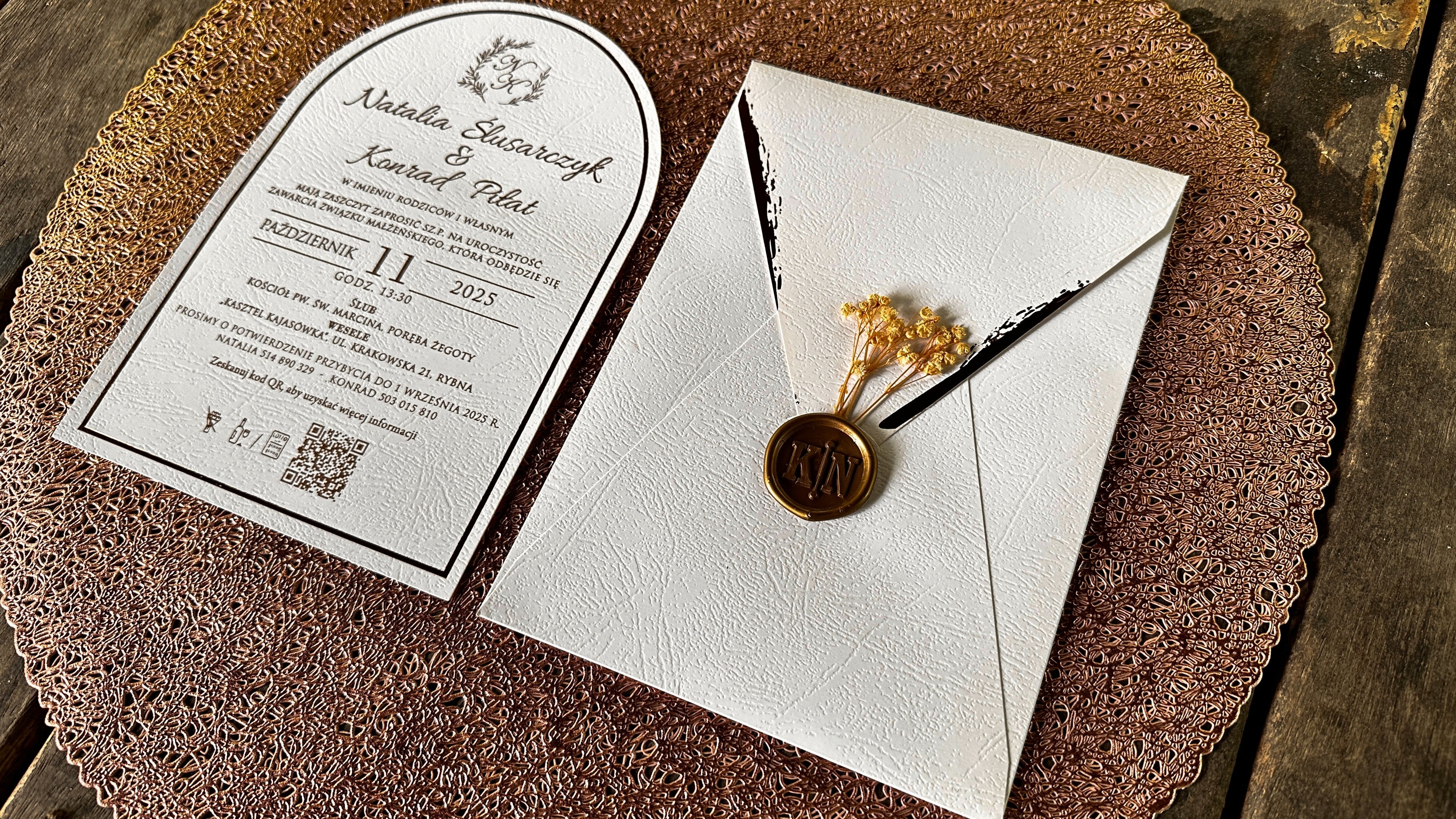 Arch Wedding Invitations with White Envelope, Gold Wax Seal & Dried Flower - LunaInvites