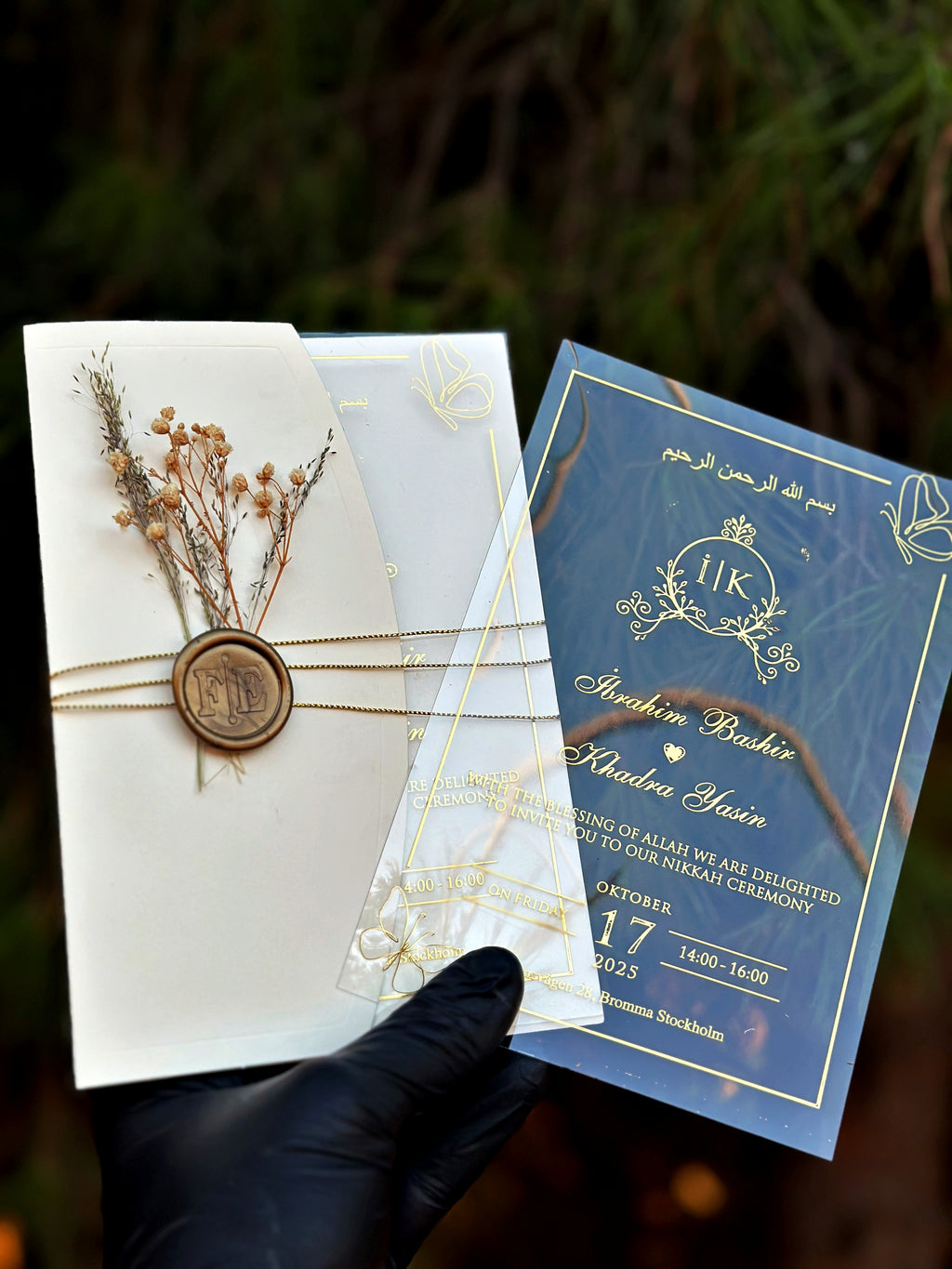 Clear Acrylic Wedding Invitation with Gold Print, Wax Seal & Dried Flowers - LunaInvites