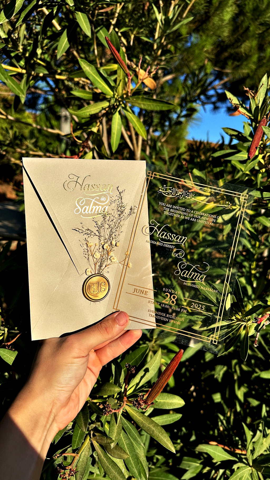 Clear Acrylic Wedding Invitation with Gold Foil & Dried Flower - LunaInvites