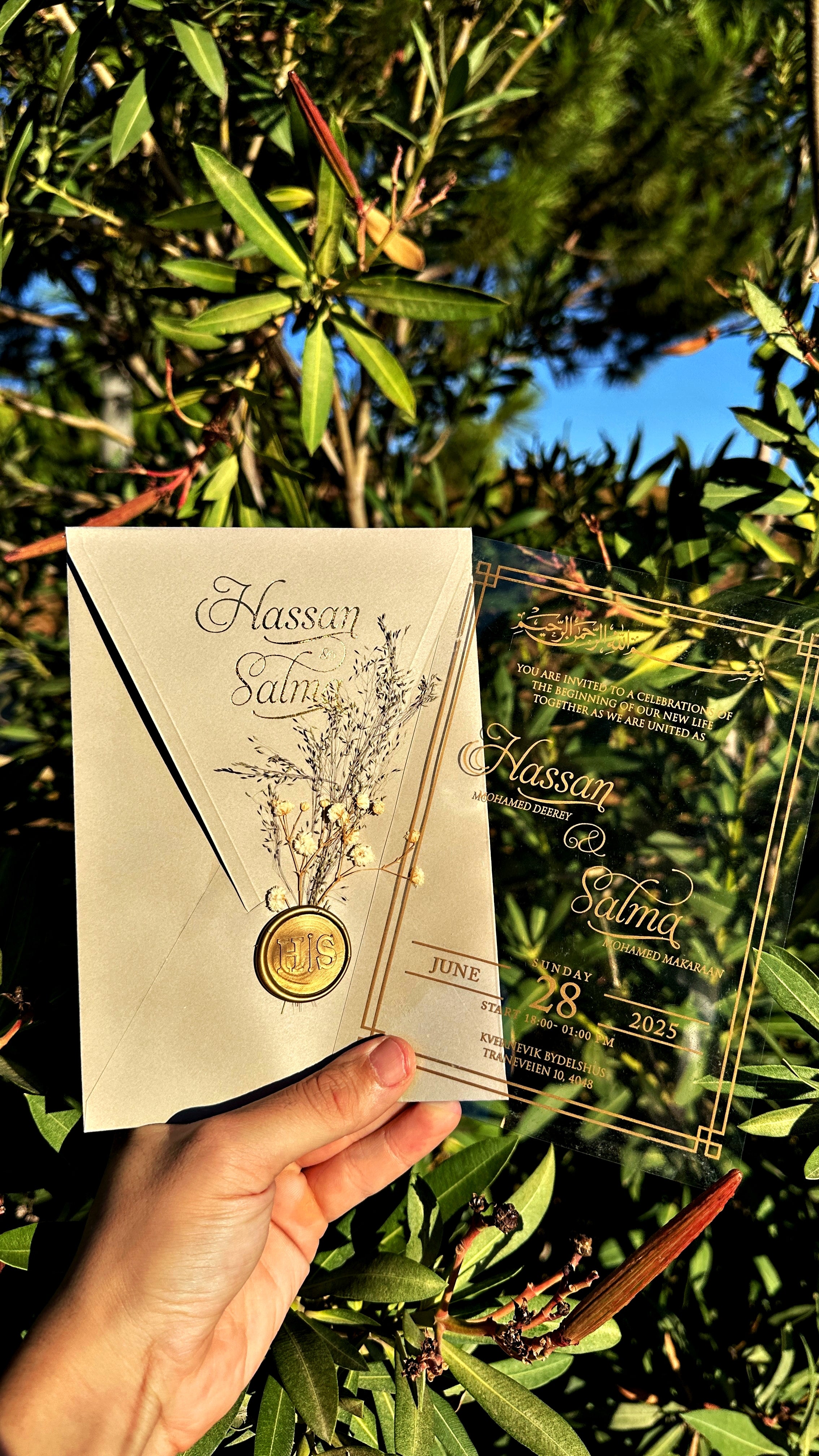 Clear Acrylic Wedding Invitation with Gold Foil & Dried Flower - LunaInvites