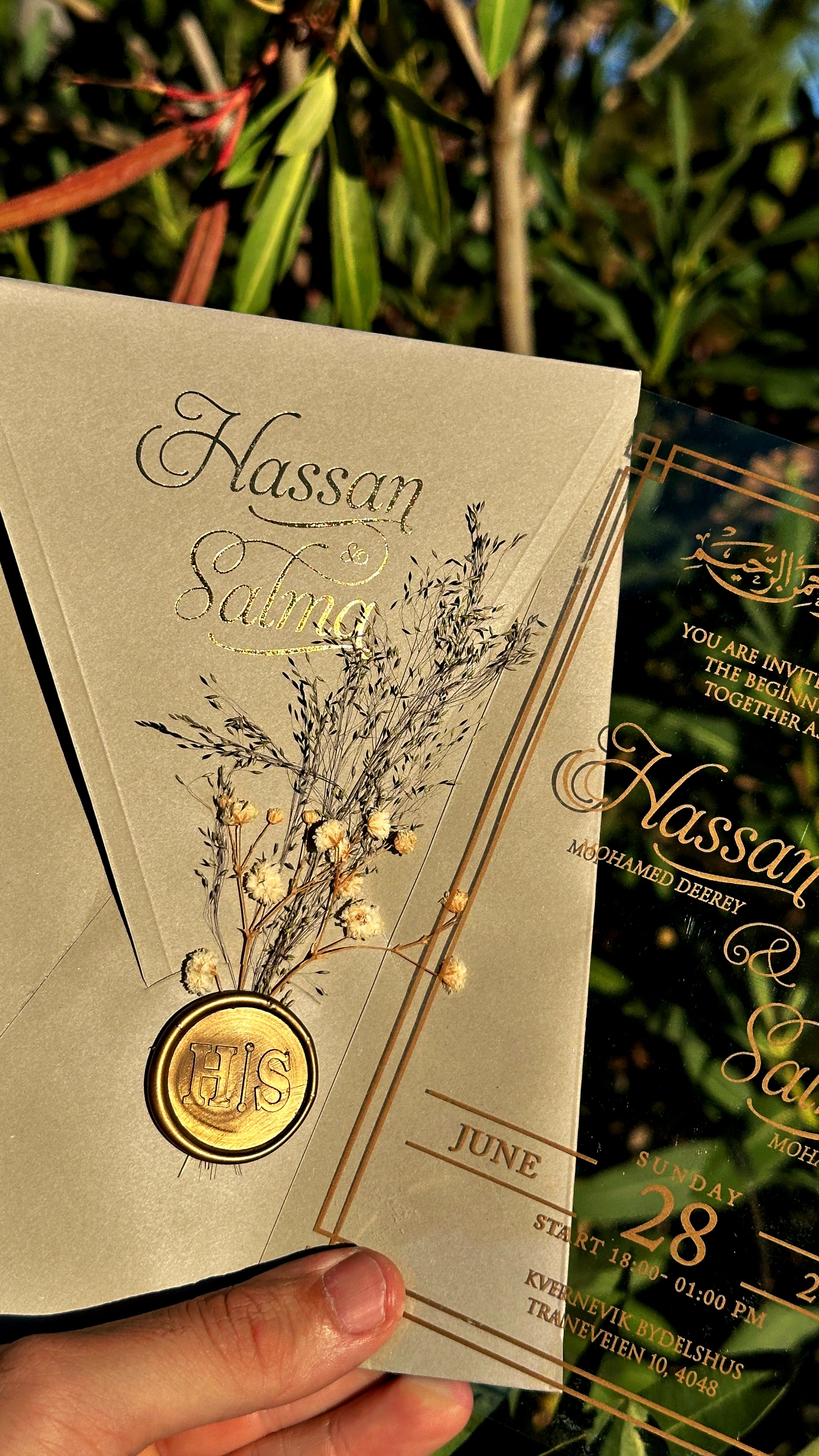 Clear Acrylic Wedding Invitation with Gold Foil & Dried Flower - LunaInvites