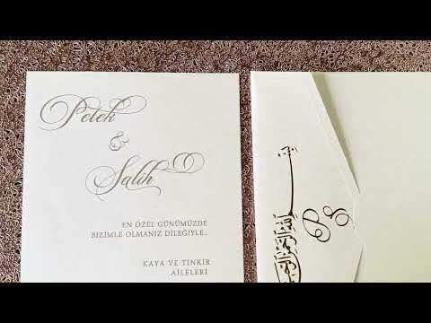 Invitation de mariage en acrylique transparent avec impression dorée et sceau de cire