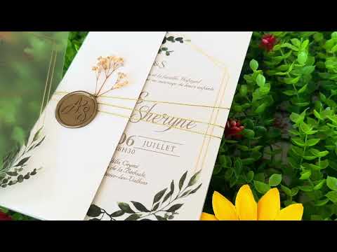 Hochzeitseinladung aus transparentem Acryl mit Golddruck und Wachssiegel